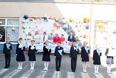 В школах прозвенели последние звонки